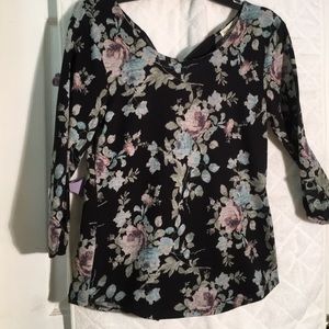 M Floral top/sweater with a bow on the back.